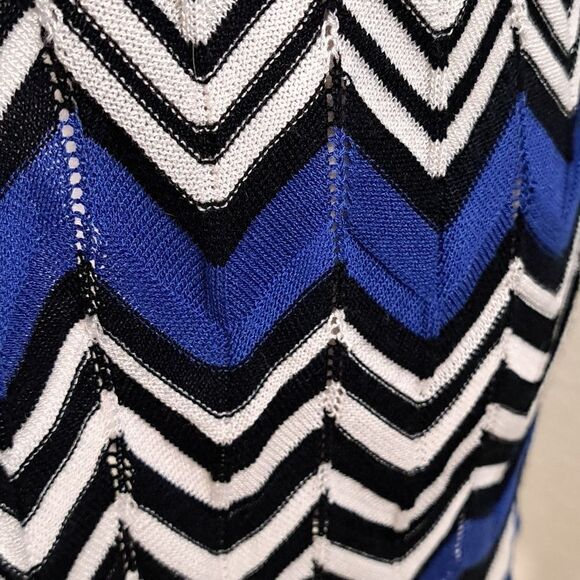 Chico’s Cardigan Top Black White Blue Chevron Lightweight Med Zig Zag Hem Stripe - Picture 3 of 11